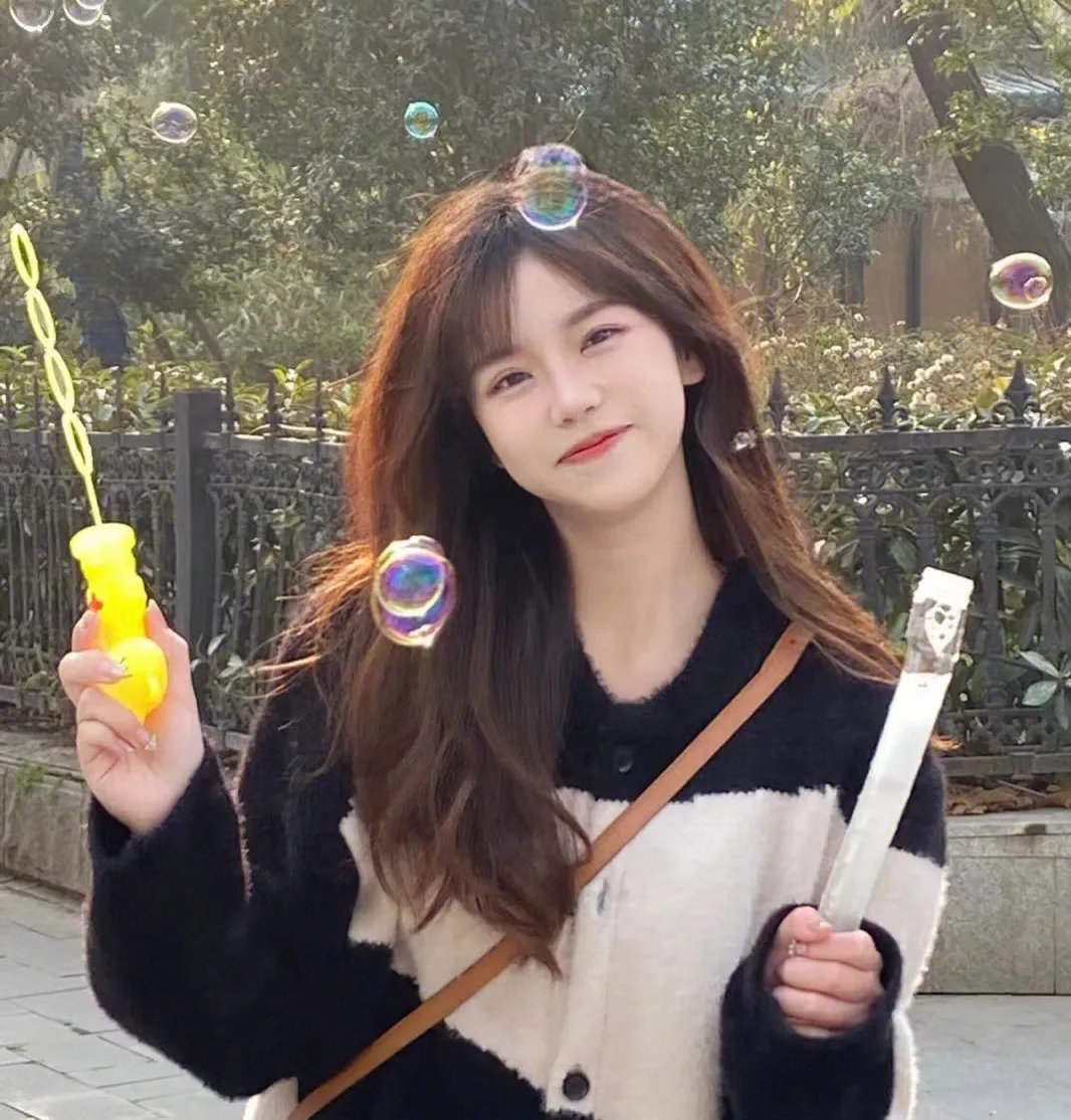 蜘蛛网中的女孩